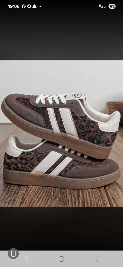 Baskets à imprimé léopard avec détails taupe et blancs